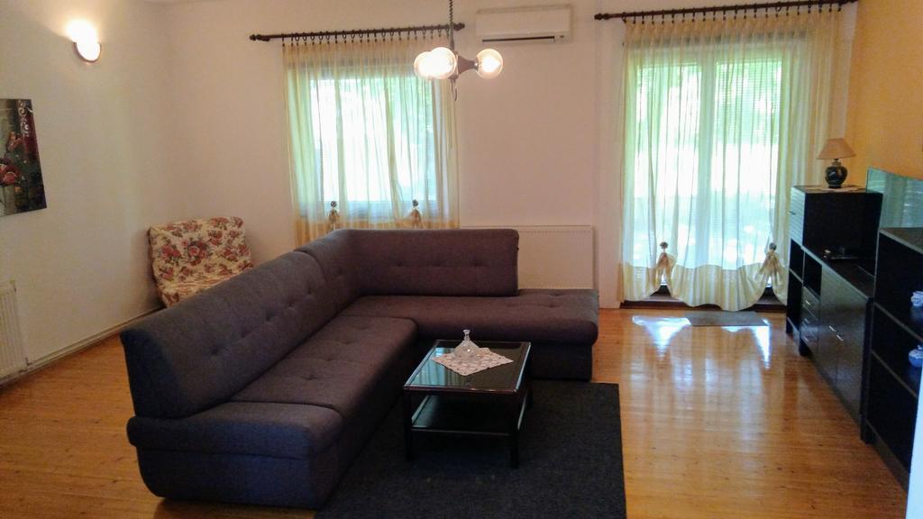 Apartment Drenovica Pula Exterior photo